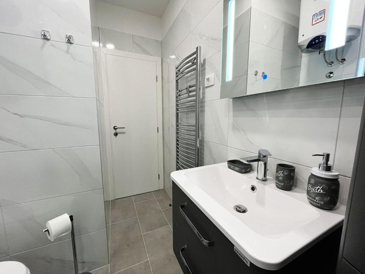 Apartments T&T โตรกีร์ ภายนอก รูปภาพ